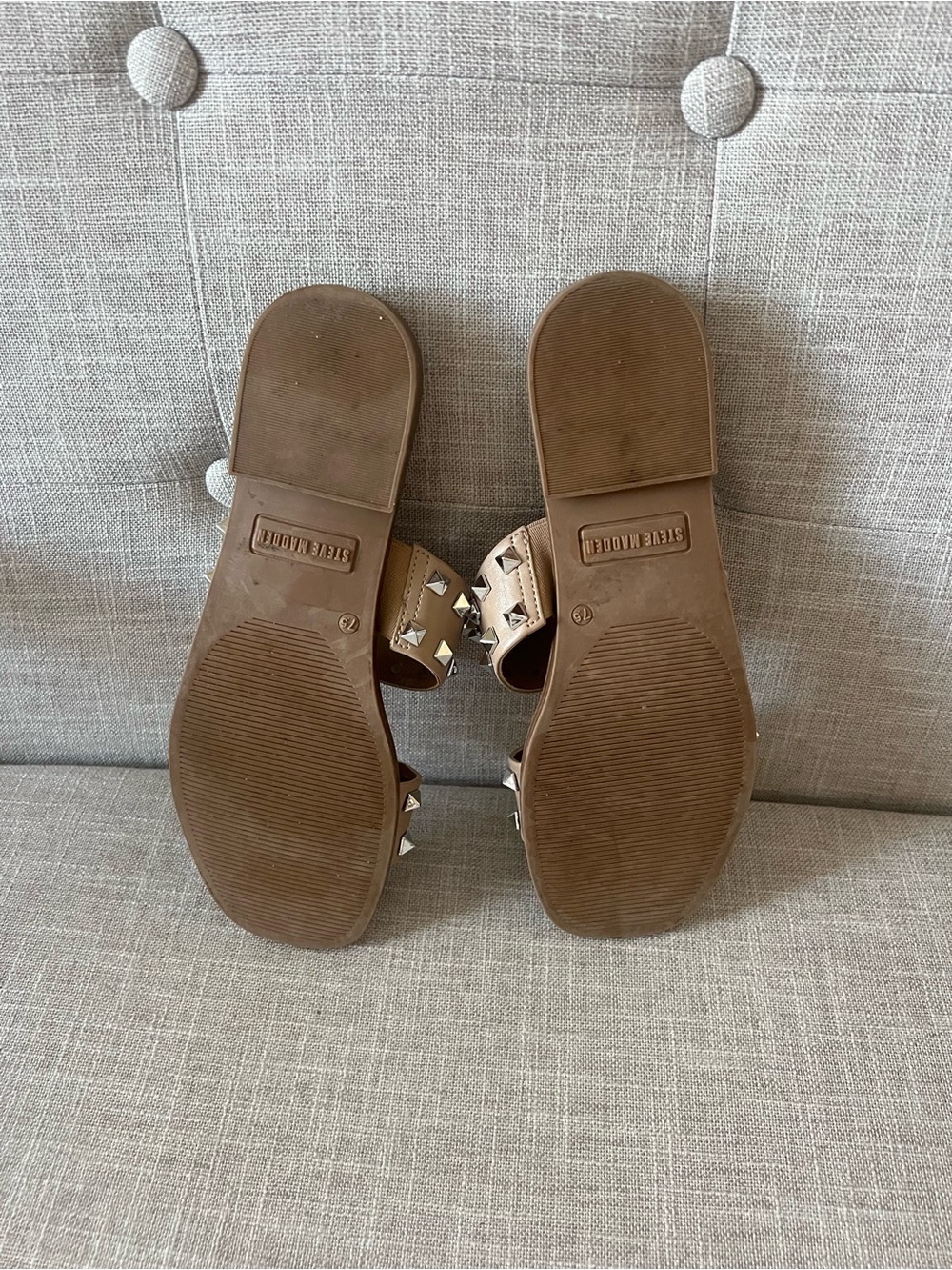 Steve Madden women’s Tan Studded Double-Strap Slide Sandals, Size 7.5. - Picture 5 of 6